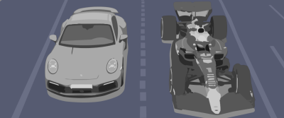 Zwei Fahrzeuge stehen von vorn gesehen nebeneinander auf einer durch eine gestrichelte Linie geteilten Fahrbahn, links ein silberner Sportwagen, rechts ein Formel-1-Rennwagen.